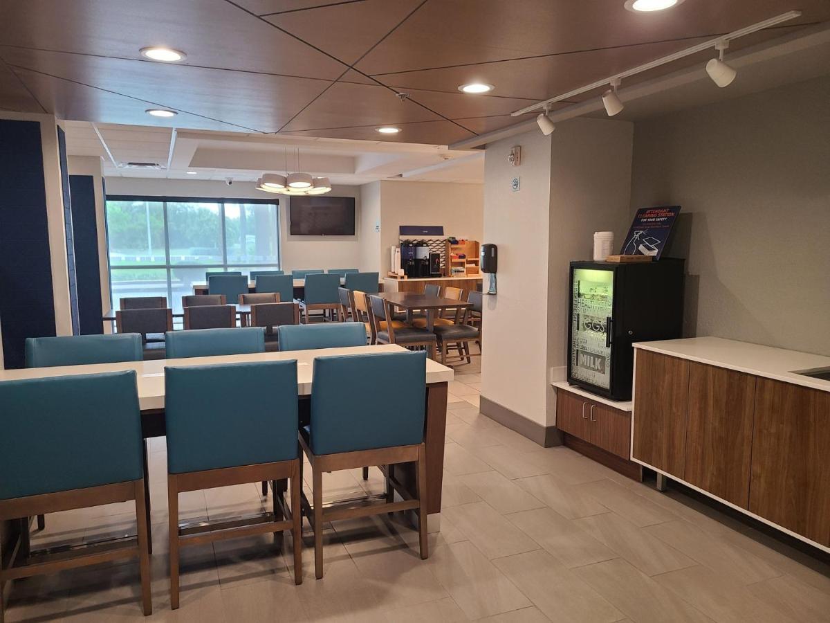Holiday Inn Express Fort Lauderdale North - Executive Airport By Ihg Εξωτερικό φωτογραφία
