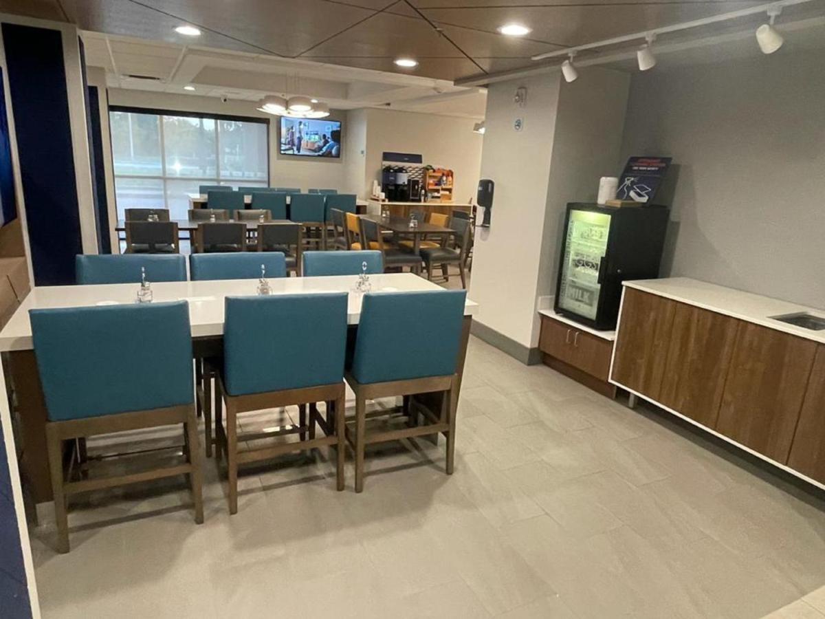 Holiday Inn Express Fort Lauderdale North - Executive Airport By Ihg Εξωτερικό φωτογραφία