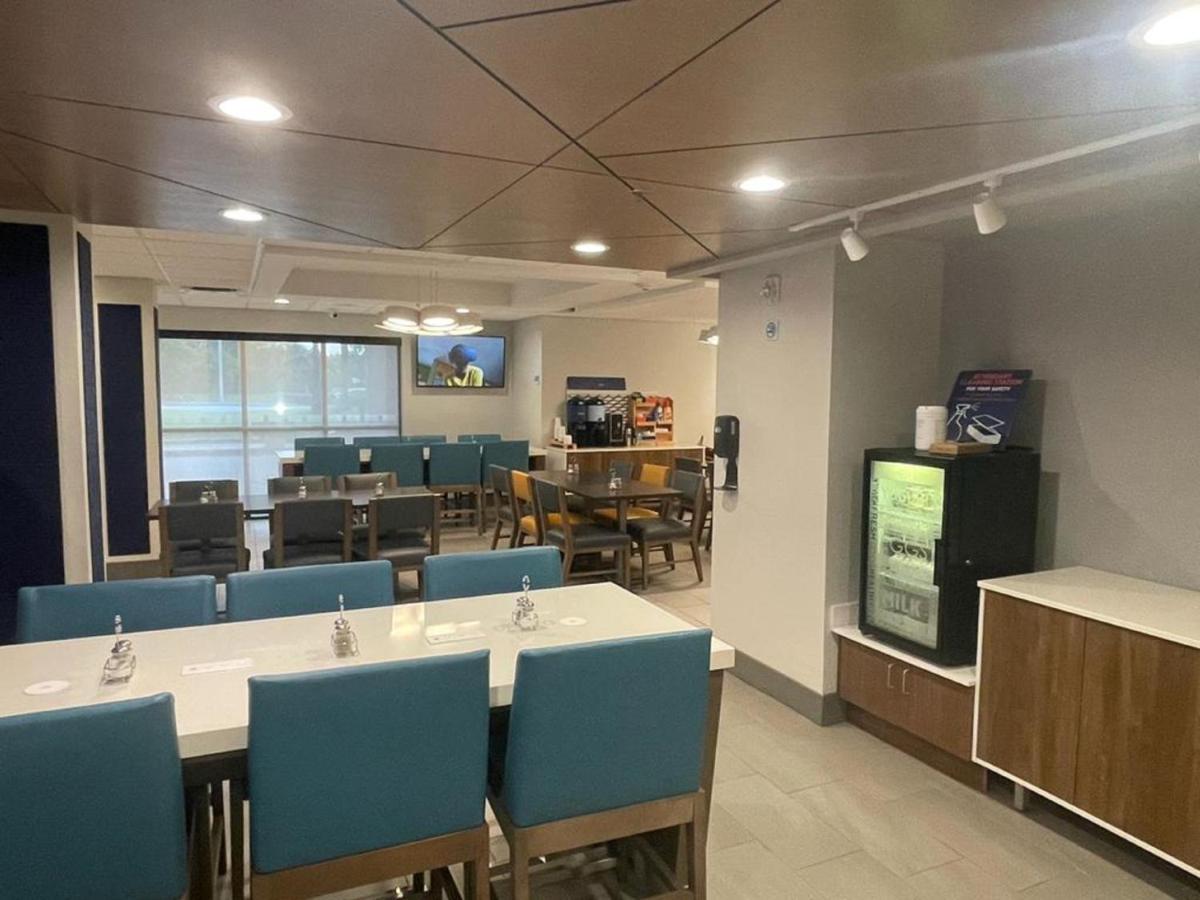 Holiday Inn Express Fort Lauderdale North - Executive Airport By Ihg Εξωτερικό φωτογραφία