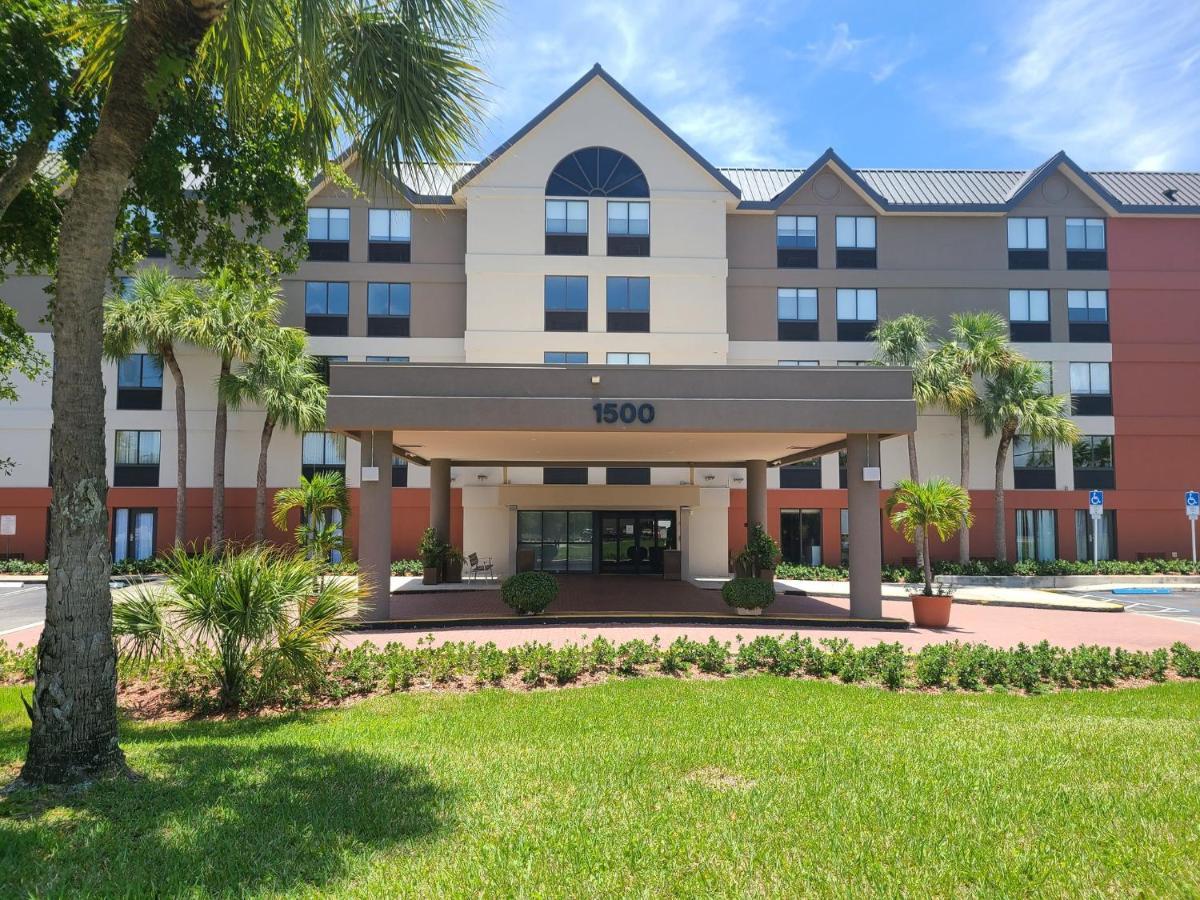 Holiday Inn Express Fort Lauderdale North - Executive Airport By Ihg Εξωτερικό φωτογραφία