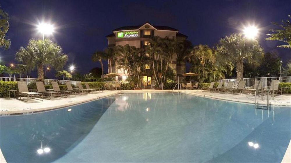 Holiday Inn Express Fort Lauderdale North - Executive Airport By Ihg Εξωτερικό φωτογραφία